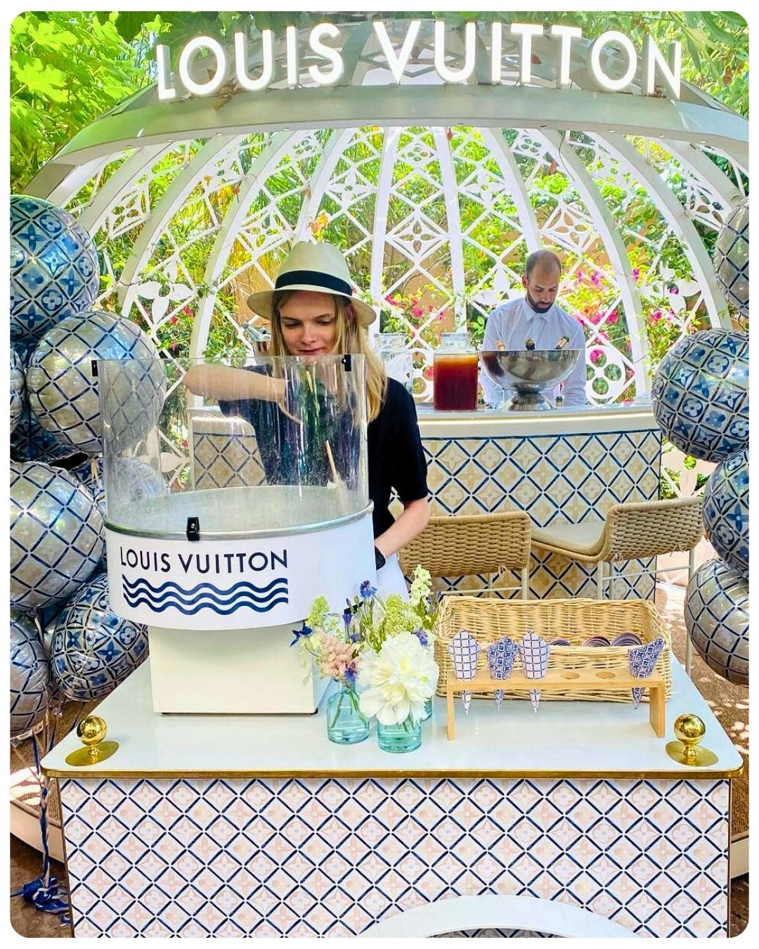 Stand personnalisé Louis Vuitton : charrette de barbe à papa aux couleurs de la maison