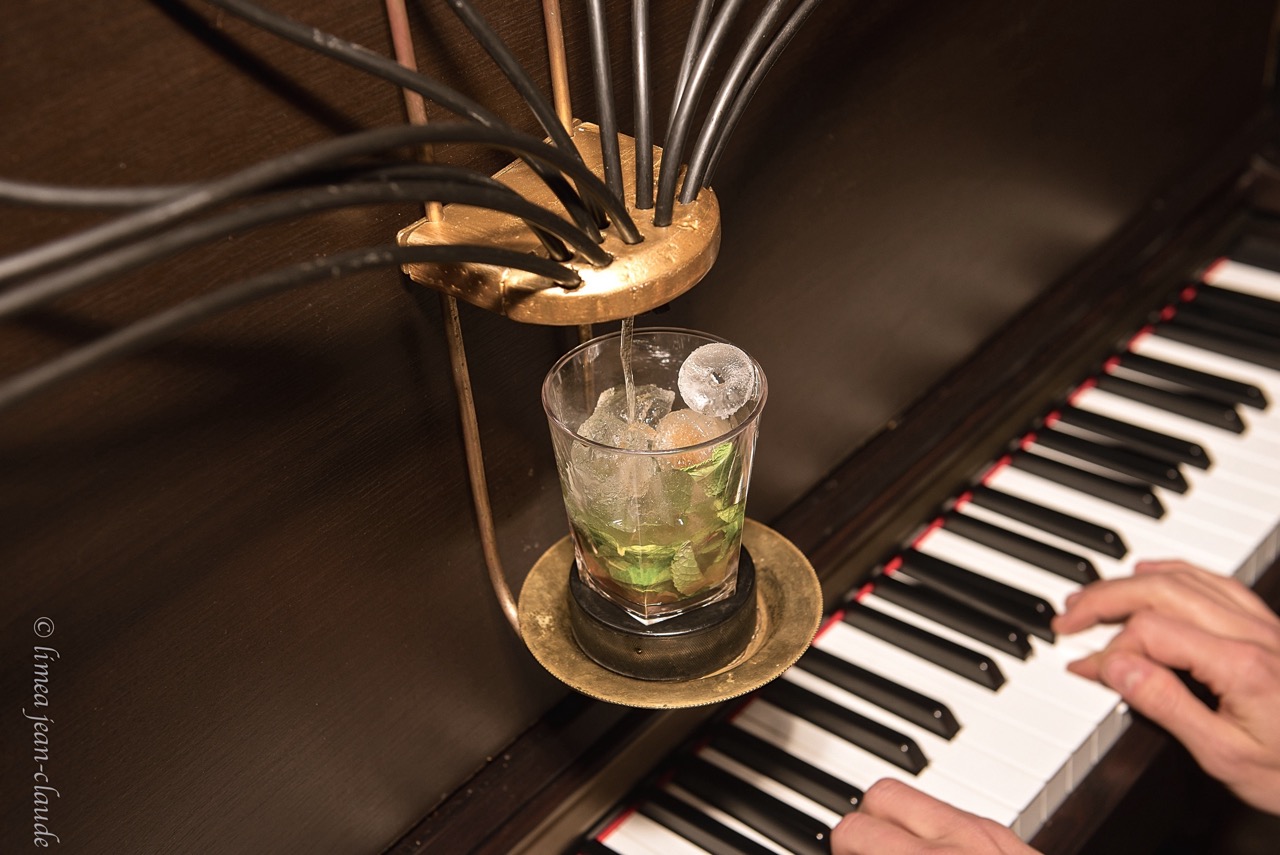 Barman mixologue au Pianocktail lors d'une soirée d'entreprise