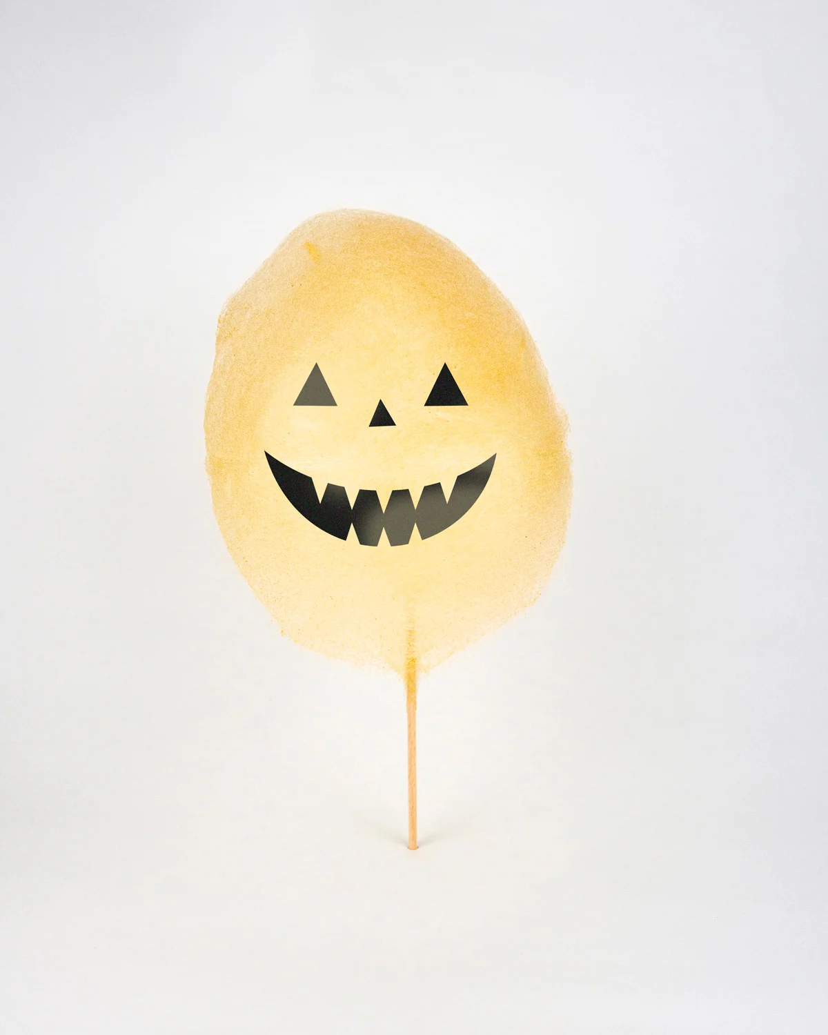 Barbe à papa d'Halloween en citrouille au large sourire denté