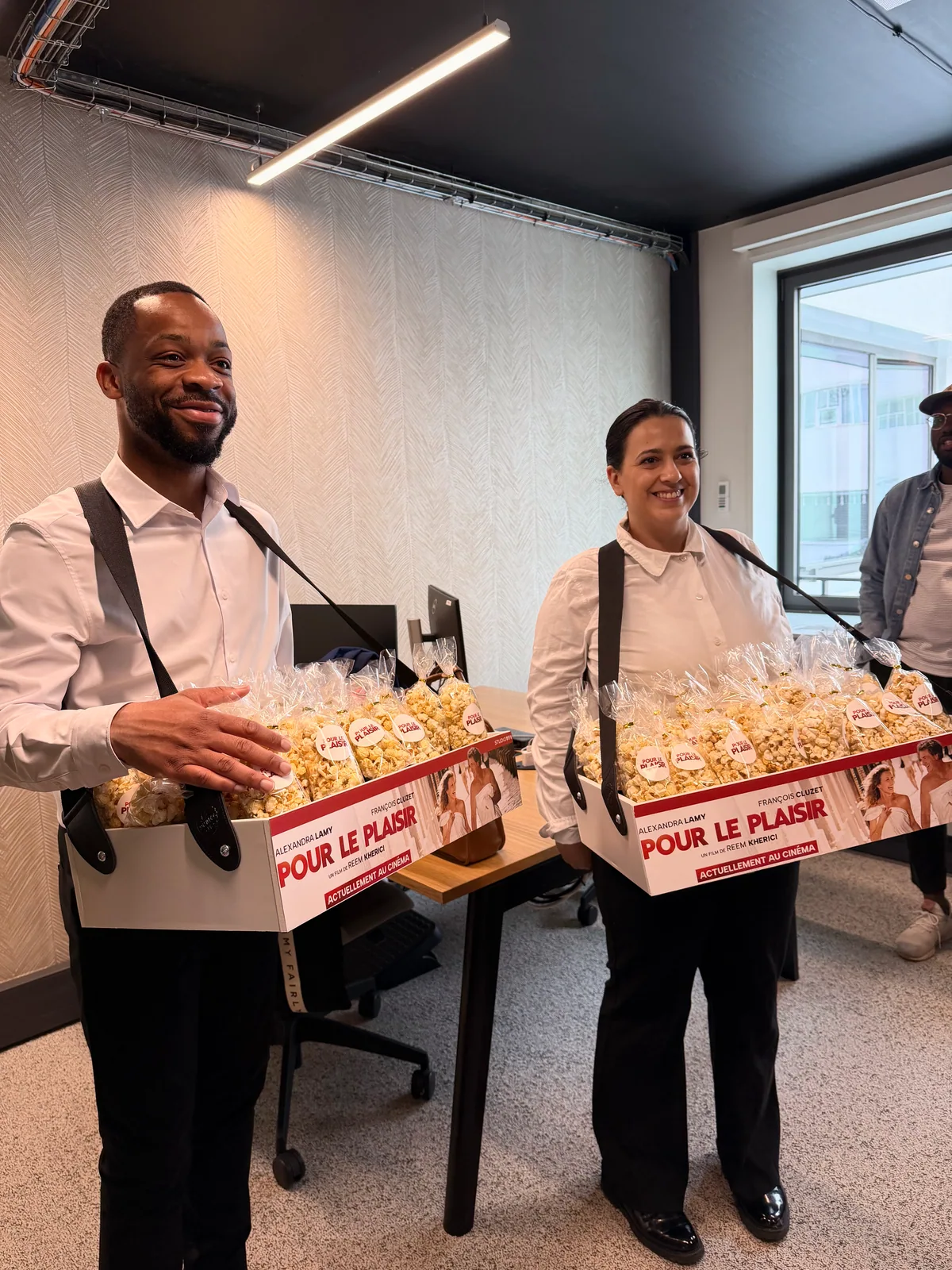 Équipe d'ouvreurs en poste pour une animation pop-corn cinéma chez TF1 Production — Maison de la Barbe à Papa